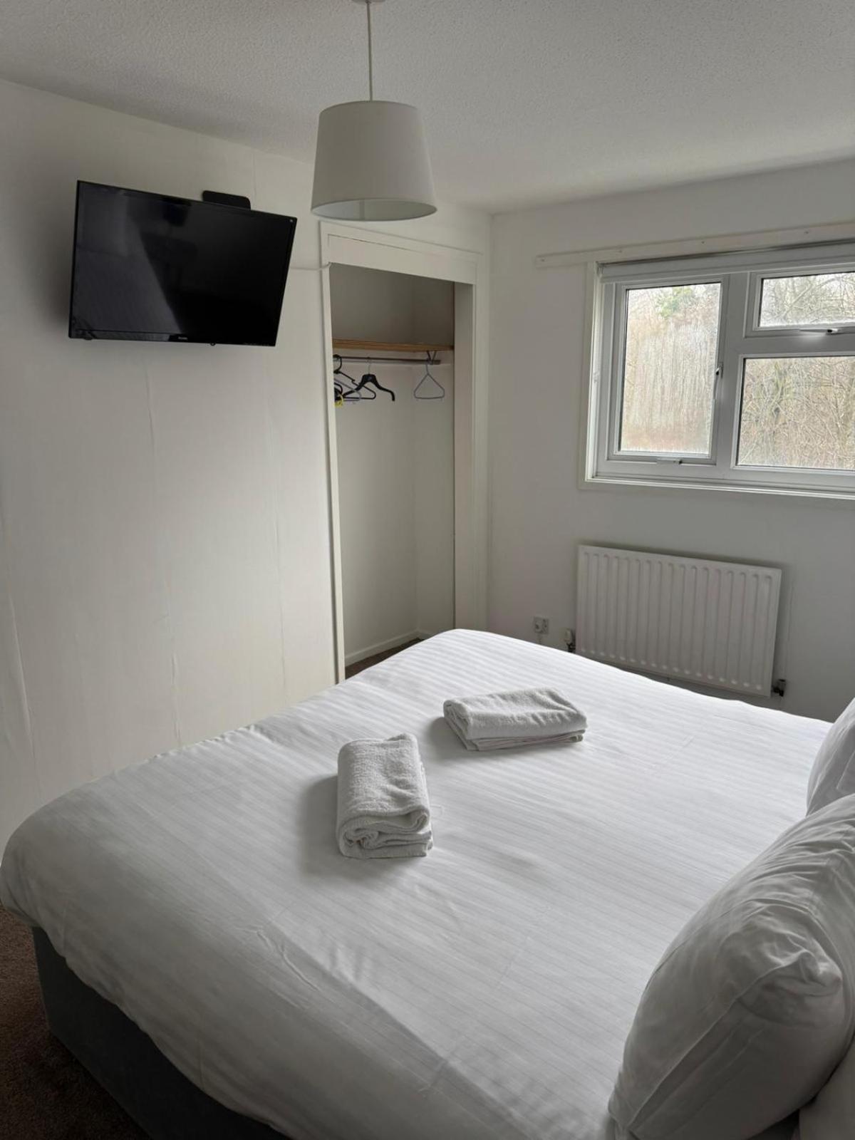 Large 2 Bedroom House Wombridge Exteriér fotografie