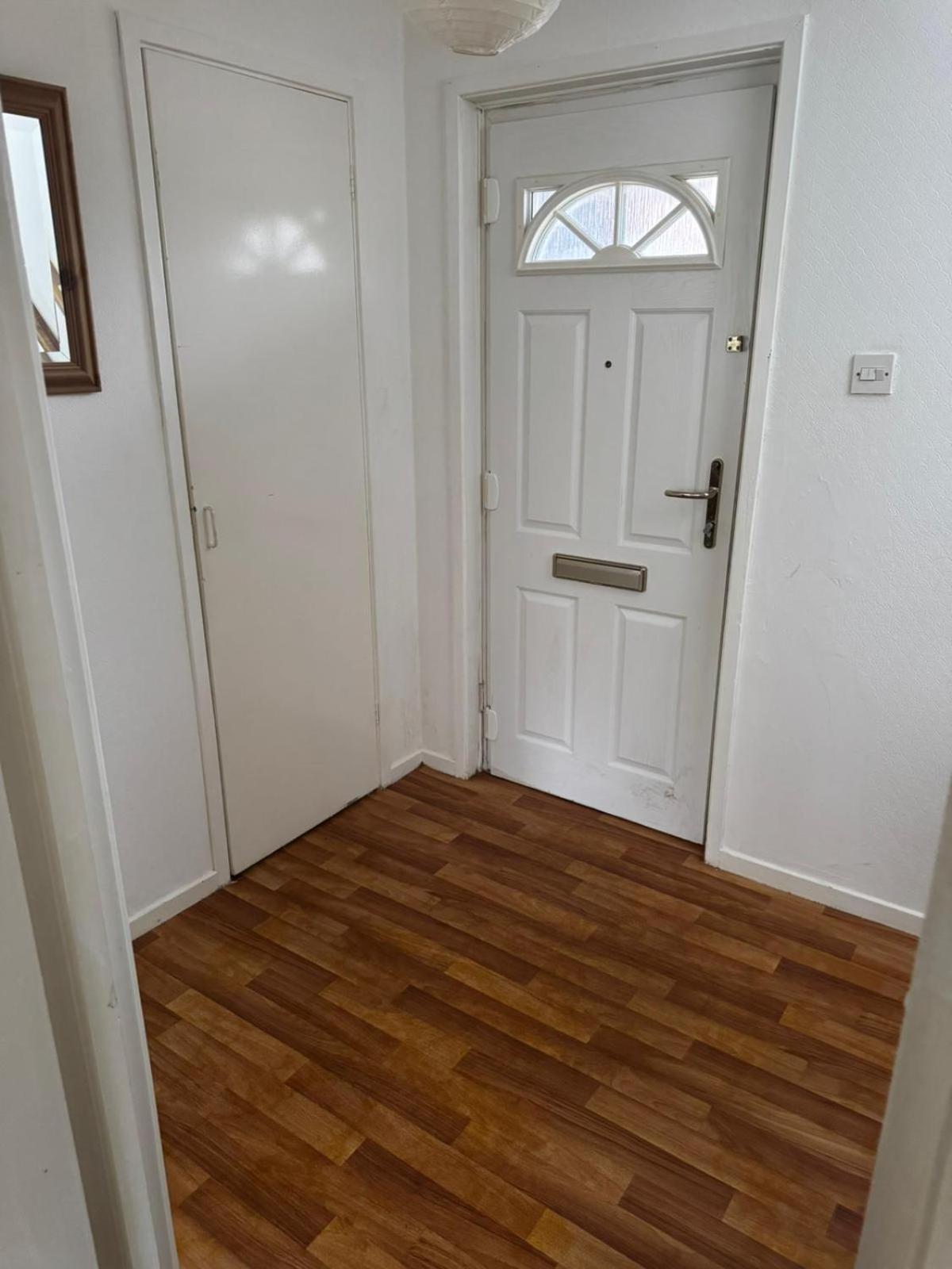 Large 2 Bedroom House Wombridge Exteriér fotografie